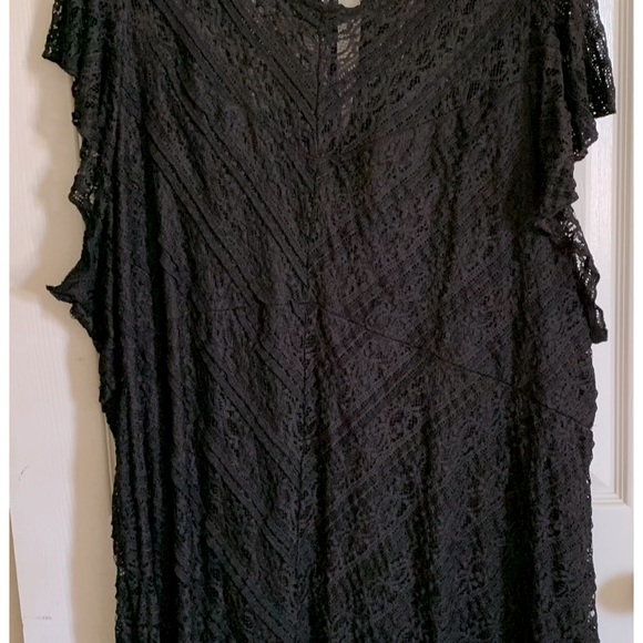 NWT-Torrid Babydoll Lace Crew Neck Sharkbite Hem Top 5x - Picture 5 of 6